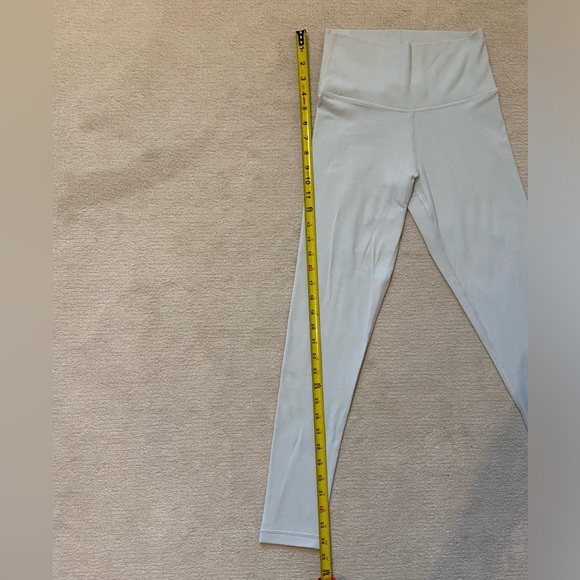 Aritzia BUTTER Infinite Hi-Rise Legging colour cruise blue - Picture 2 of 4